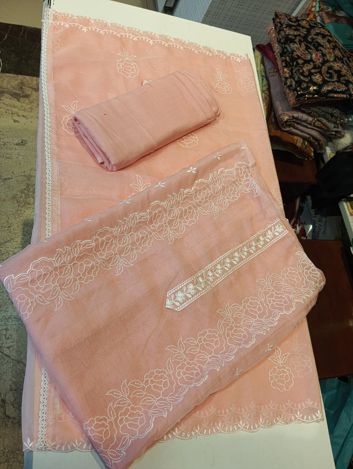 Organza suit with embroidery