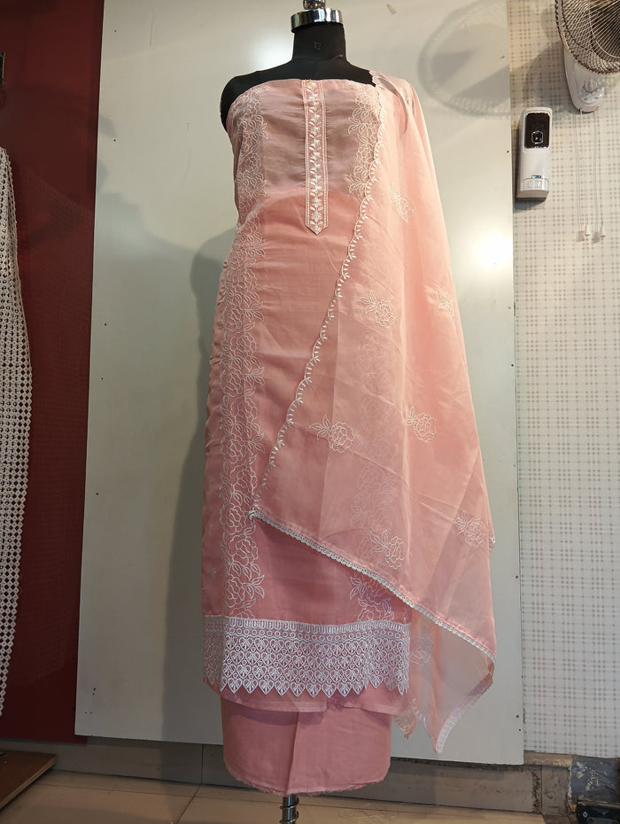 Organza suit with embroidery