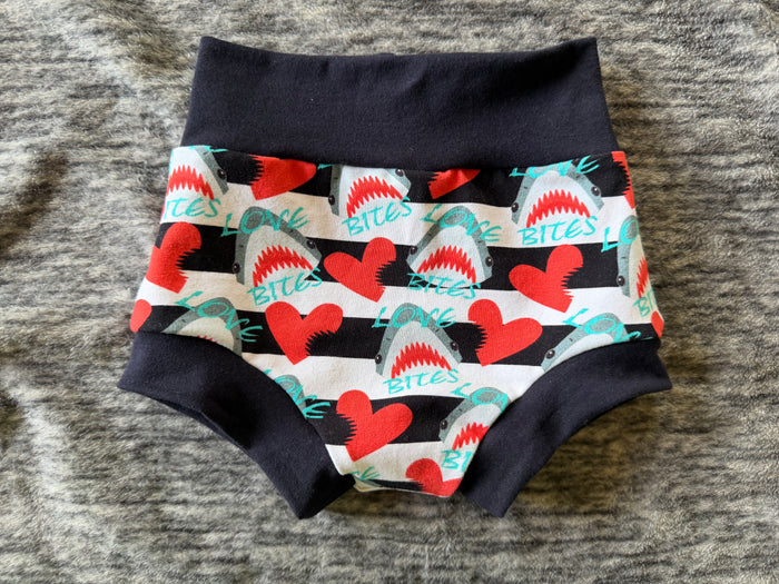 Sharks 12-18m bummies