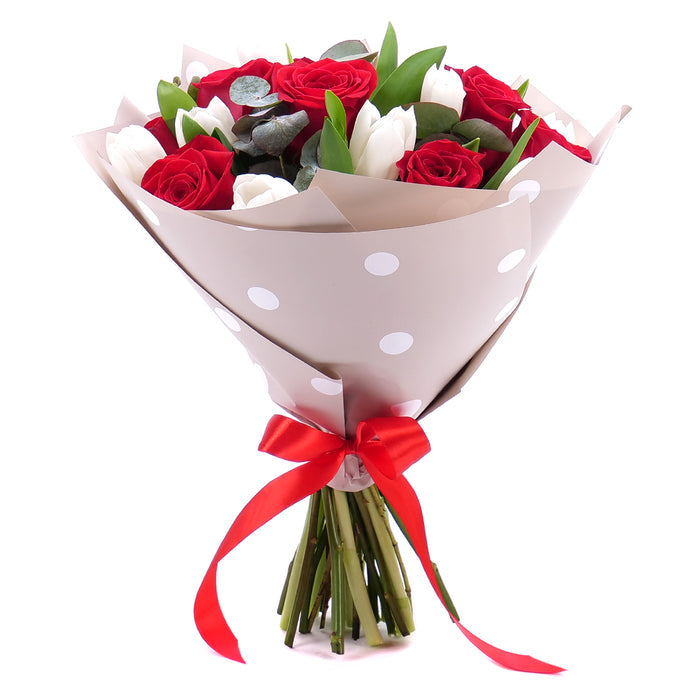03001534_sweet-cervene-ruze-a-biele-tulipany