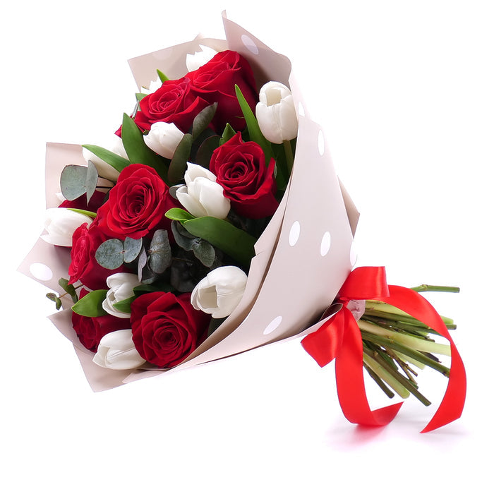 03001534_sweet-cervene-ruze-a-biele-tulipany