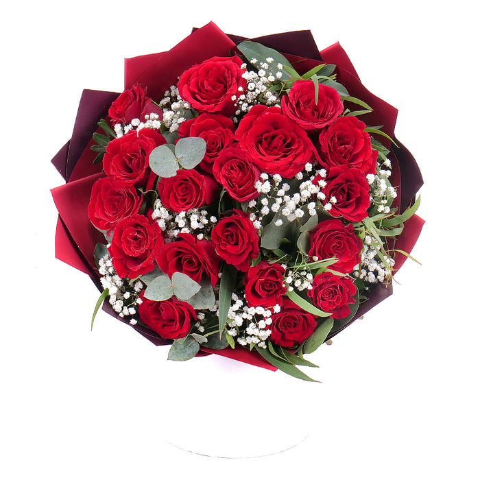 03001546_sweet-cervene-ruze-s-gypsomilkou